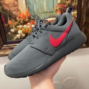 Nike Roshe One (GS) Dark Grey gym red sneakers
